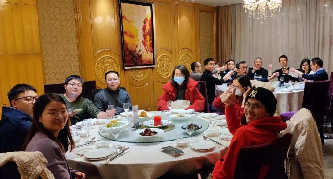 齊心協(xié)力，乘風(fēng)破浪！聚集夢(mèng)想，贏在未來！